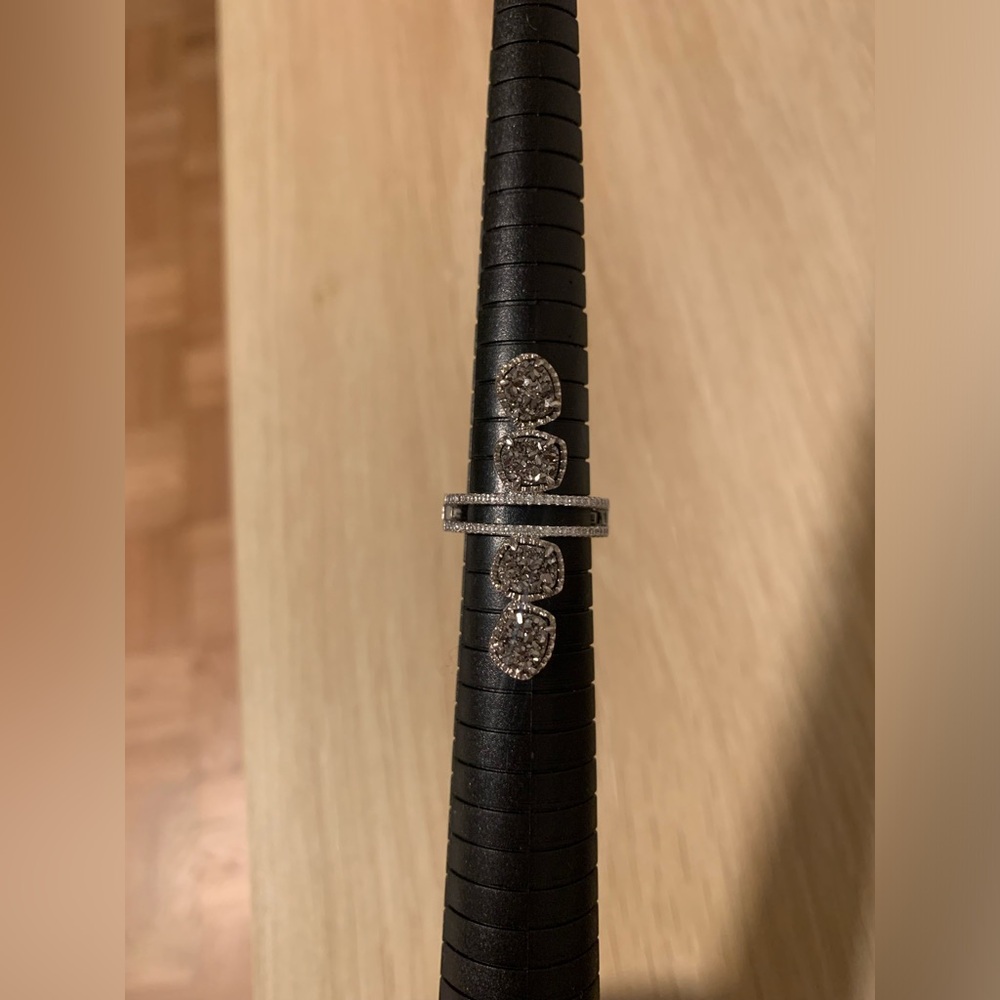 NWOT ELONGATED SPARKLY COSTUME RING